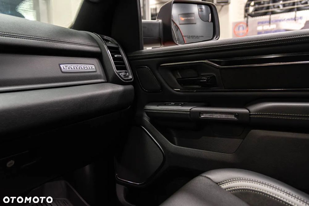 RAM 1500 5.7 Crew Cab Laramie - 22