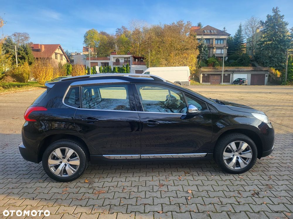 Peugeot 2008 1.2 Pure Tech Allure S&S - 4