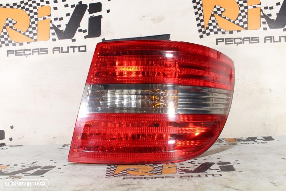 Farolim Direito Mercedes-Benz B-Class (W245)  A1698202664 / Chassi Pas - 1