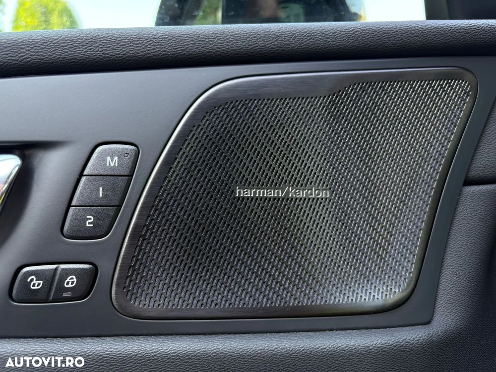 Volvo XC 60 T8 AWD Recharge Ultimate Black Edition - 16