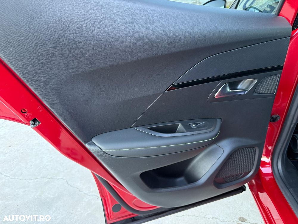 Peugeot 2008 1.2 L PureTech STT EAT8 GT Line - 36