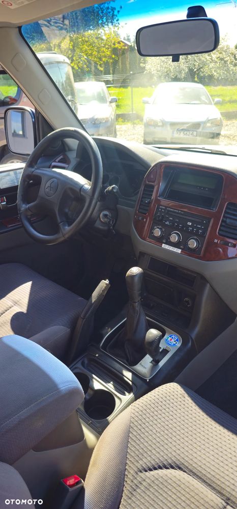 Mitsubishi Pajero - 10