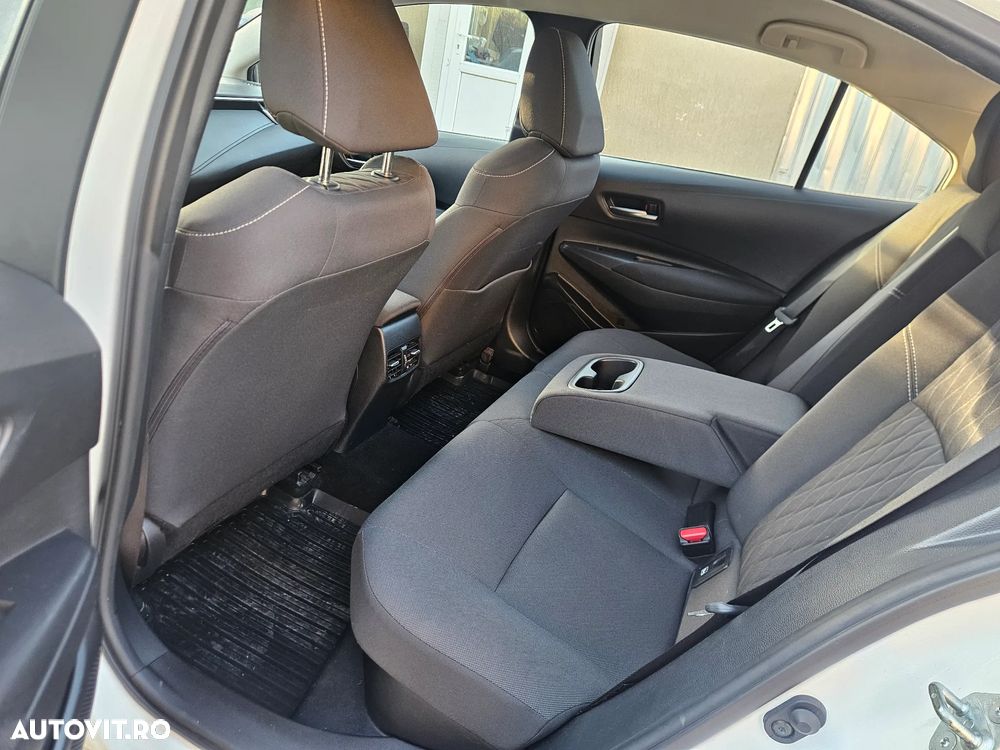 Toyota Corolla 1.8 HSD Business - 6