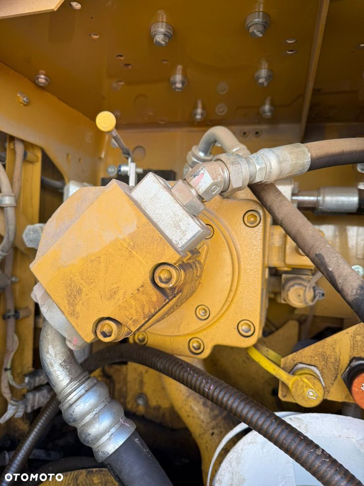 Caterpillar 323 - 11