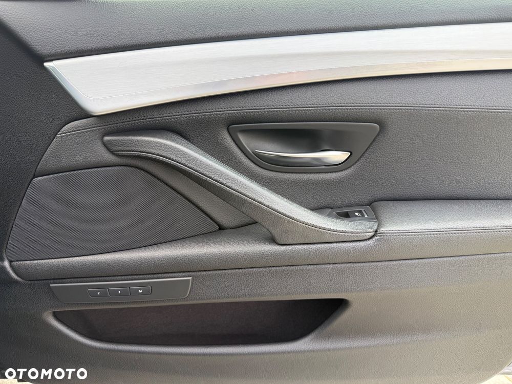 BMW Seria 5 525d Sport-Aut Luxury Line - 18