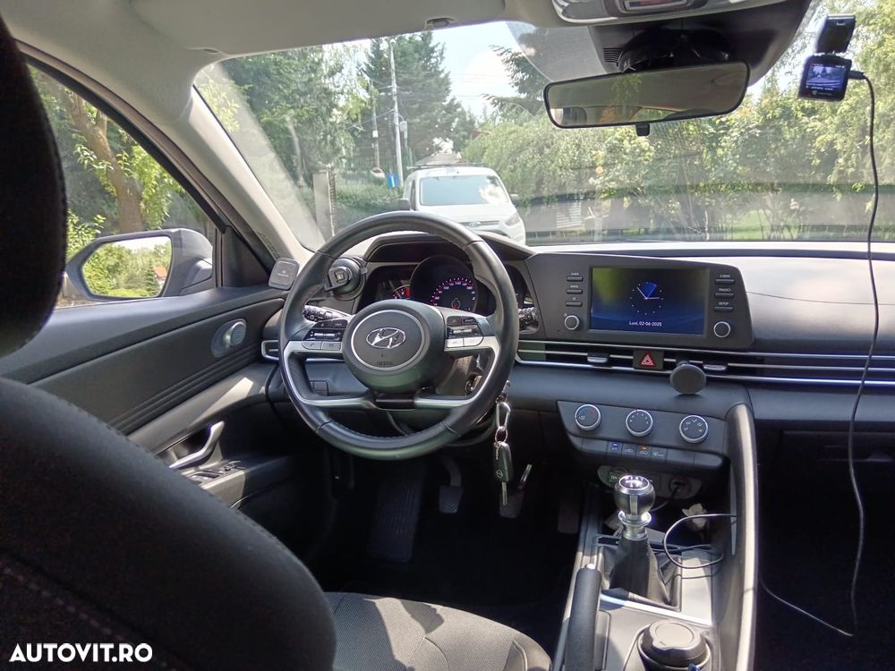 Hyundai Elantra - 10