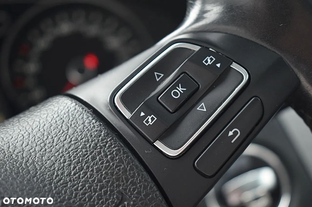Volkswagen Passat 2.0 TDI Highline - 32