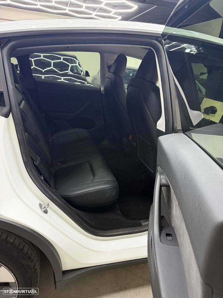 Tesla Model Y - 7