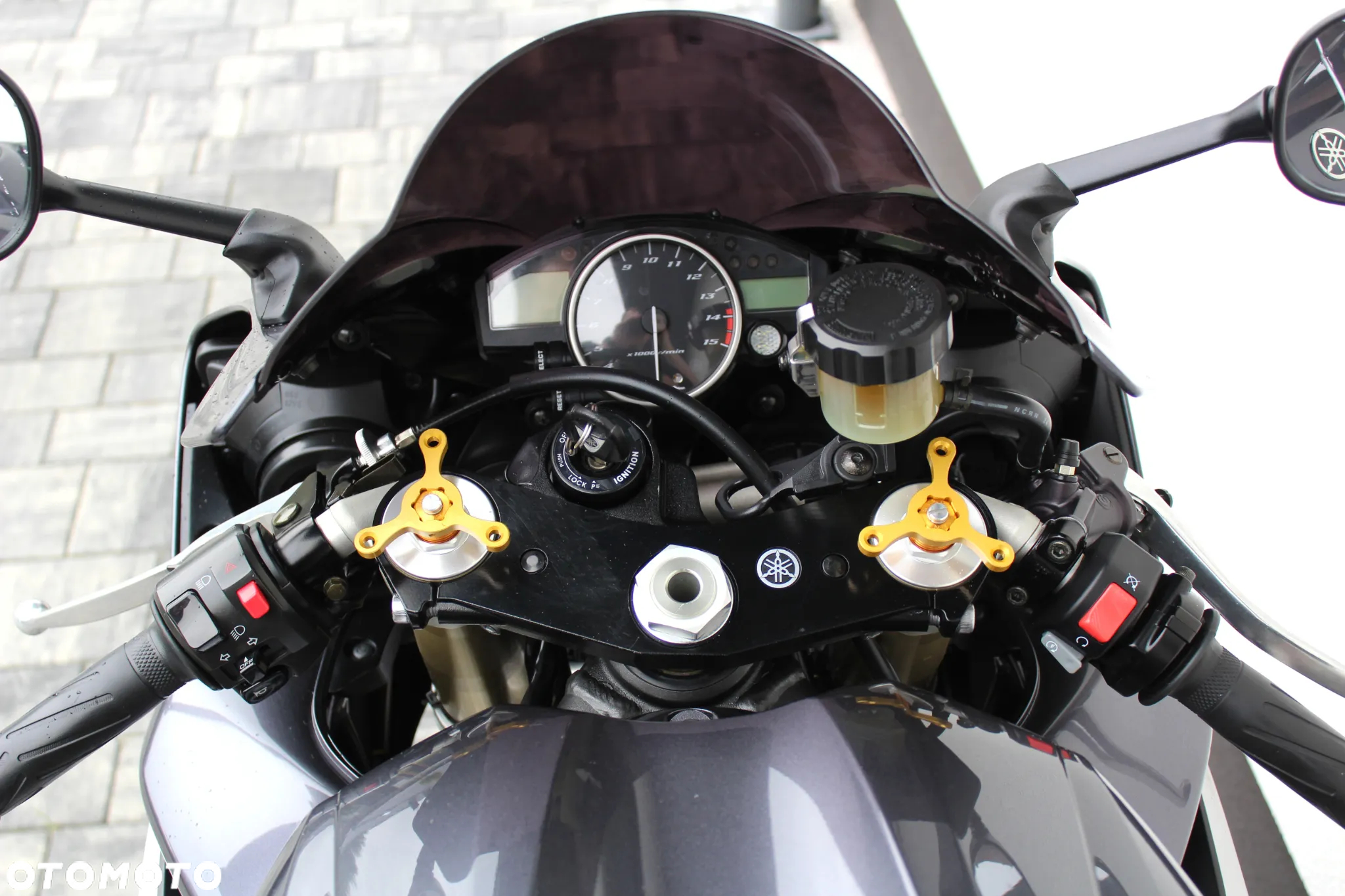 Yamaha R1 - 20