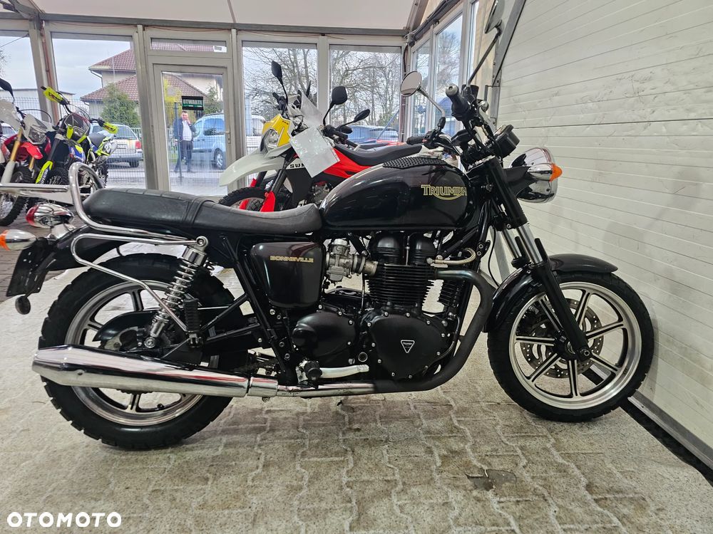 Triumph Bonneville - 20