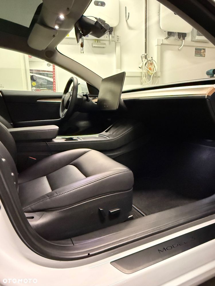 Tesla Model 3 Long Range AWD - 24
