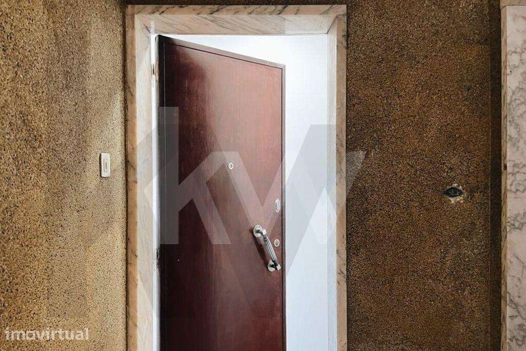 Viver Junto ao Rio  - Apartamento T1 Remodelado em Algés - Grande imagem: 2/33