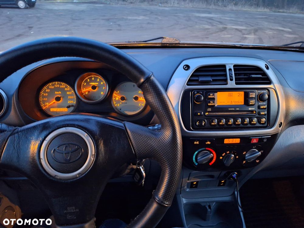 Toyota RAV4 1.8 VVT-i 4x2 - 13