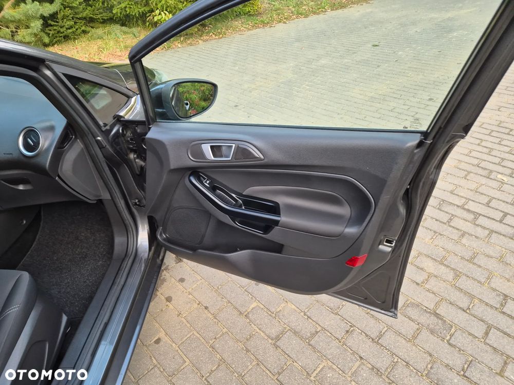 Ford Fiesta 1.0 EcoBoost Titanium - 35