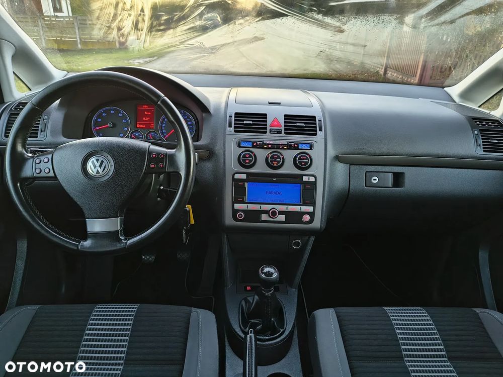 Volkswagen Touran - 22