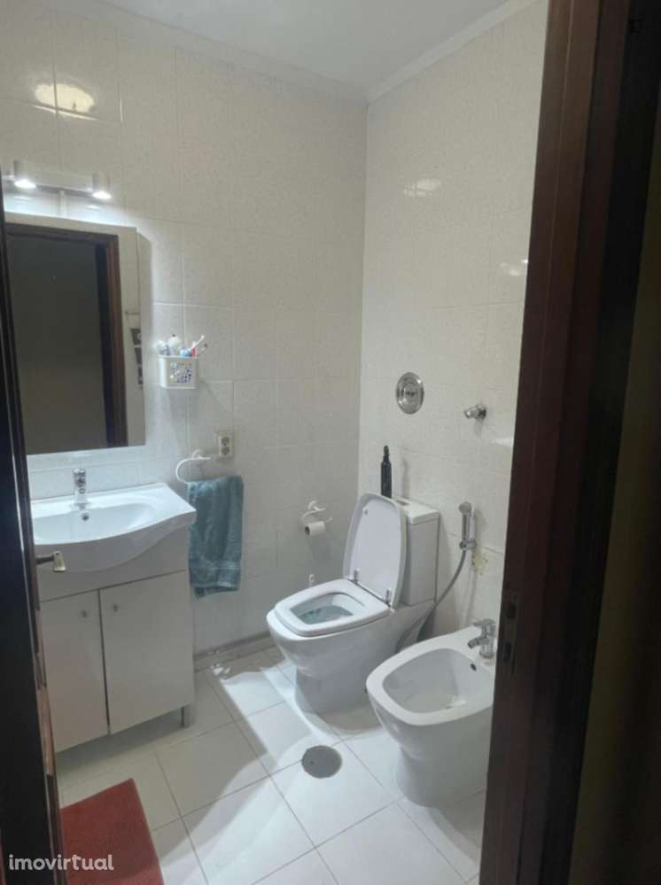 Quarto - localizado em Mafamude Porto - Grande imagem: 5/8