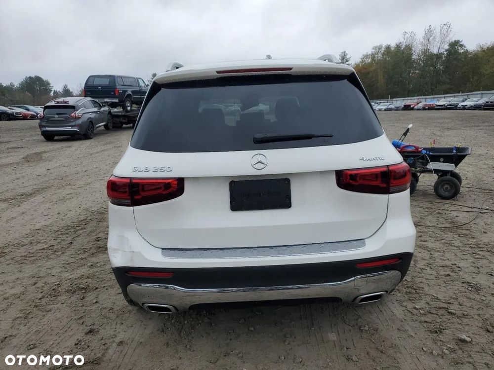 Mercedes-Benz GLB - 6