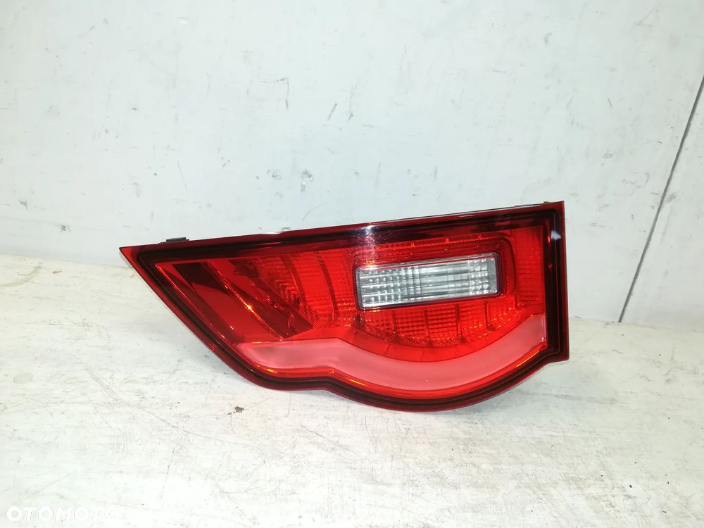 Jaguar F-Pace X761 lampa prawa tylnia tył w klape