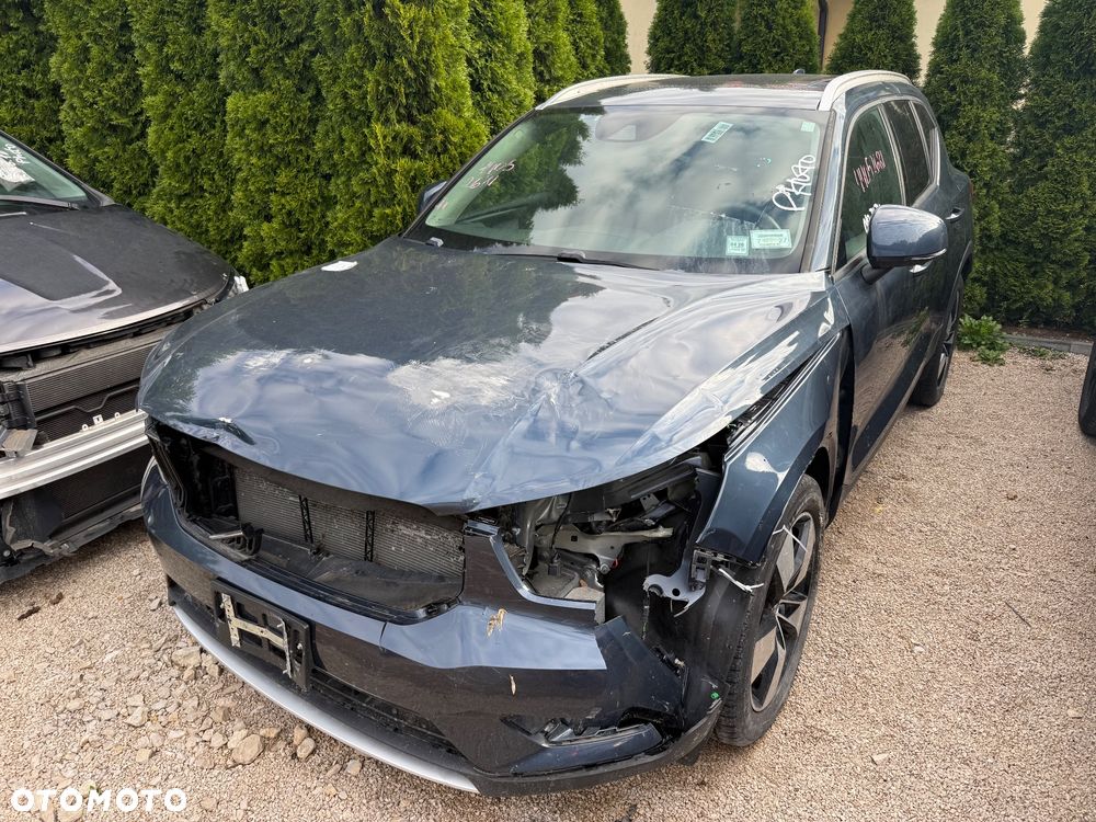 Volvo XC 40 T5 AWD Momentum - 4