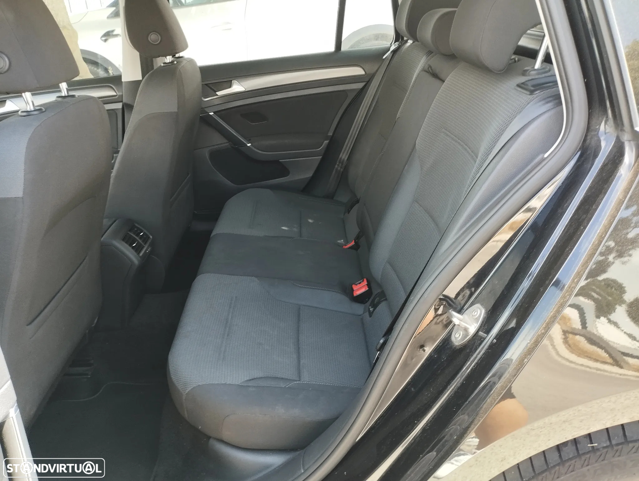 VW Golf Variant 1.6 TDi Confortline DSG - 16