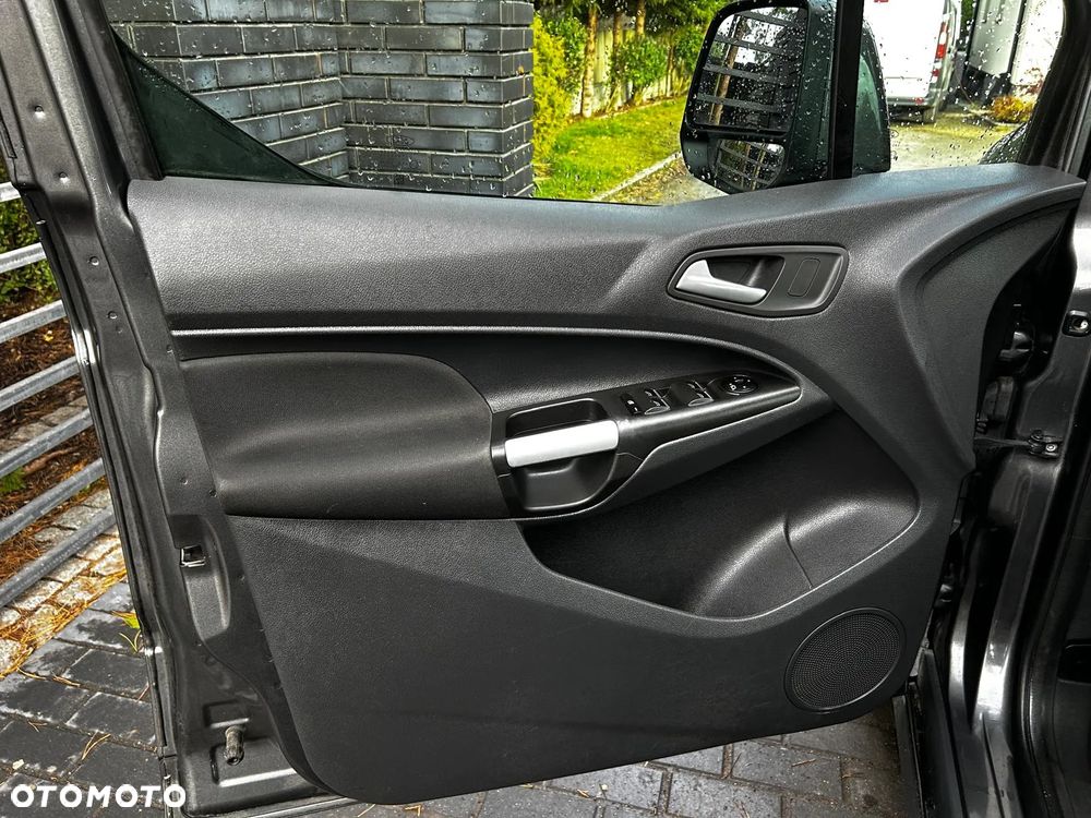 Ford Tourneo Connect Grand - 36