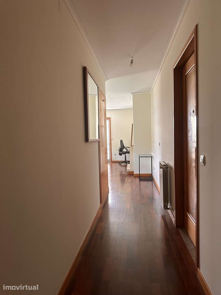 Apartamento T1 parcialmente mobilado com garagem fechada - Grande imagem: 5/15