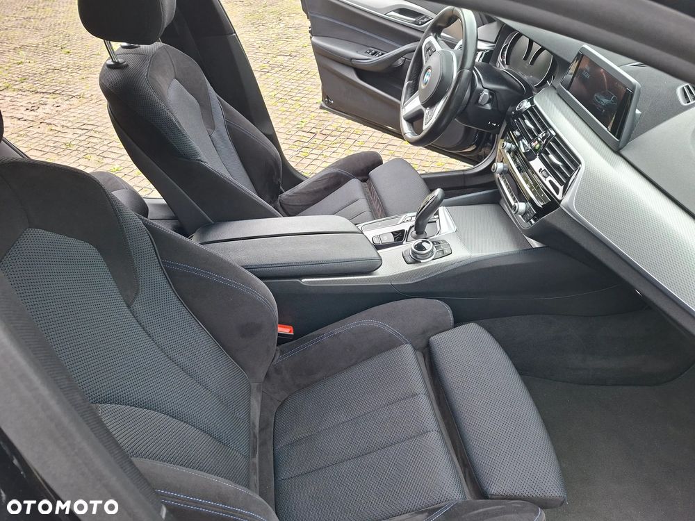 BMW Seria 5 520d M Sport - 14