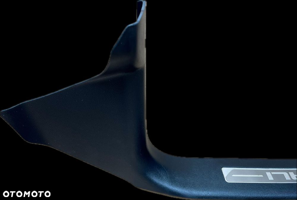 P8 GMC YUKON XL DENALI IV 2015 - OSŁONA PROGU LISTWA PRAWA PRZÓD 23433413 - 2