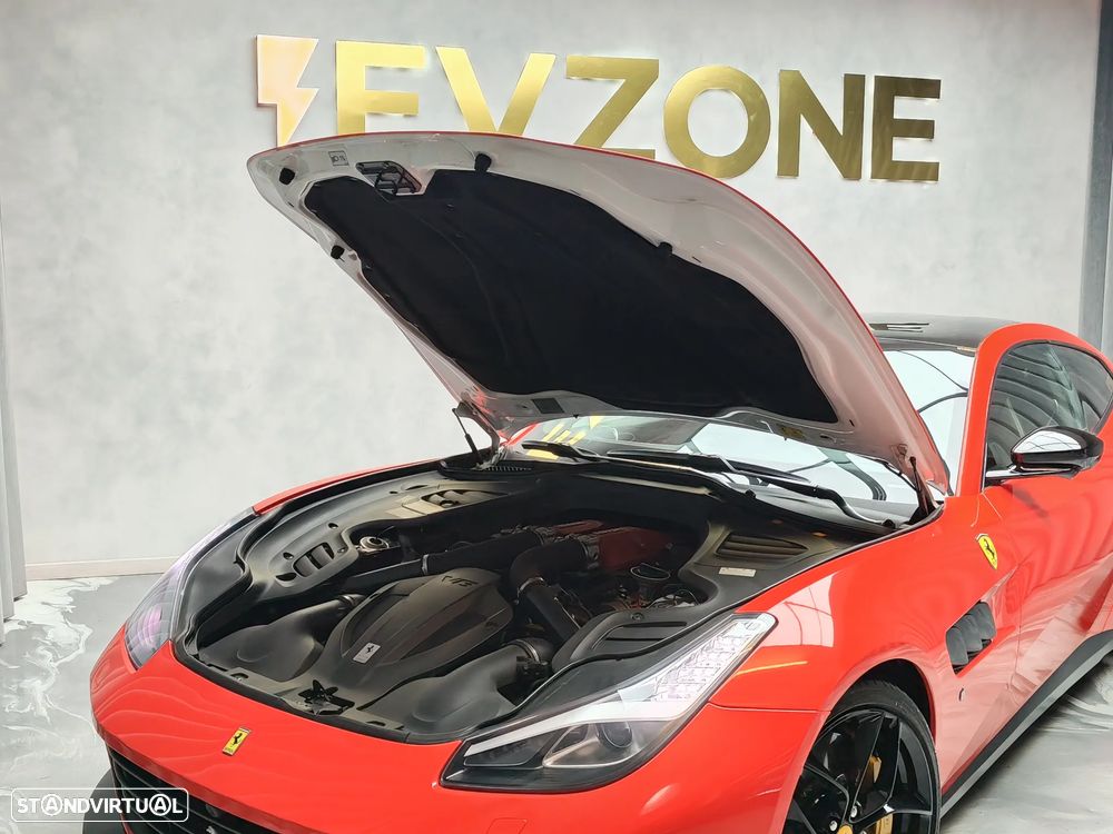 Ferrari GTC4 Lusso T - 43