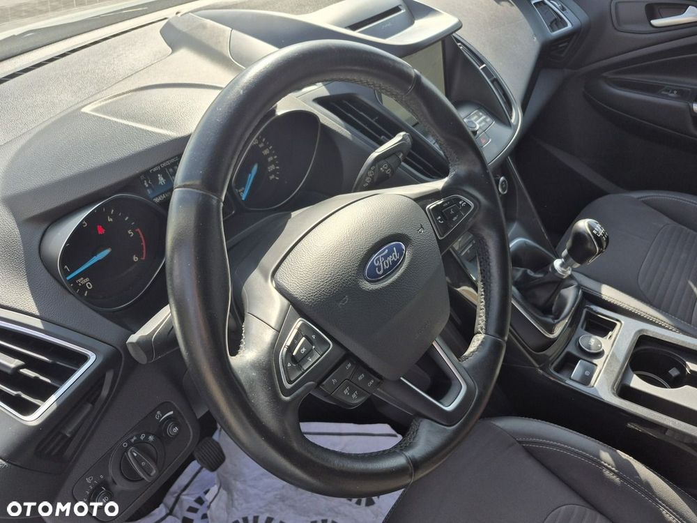 Ford Kuga - 10