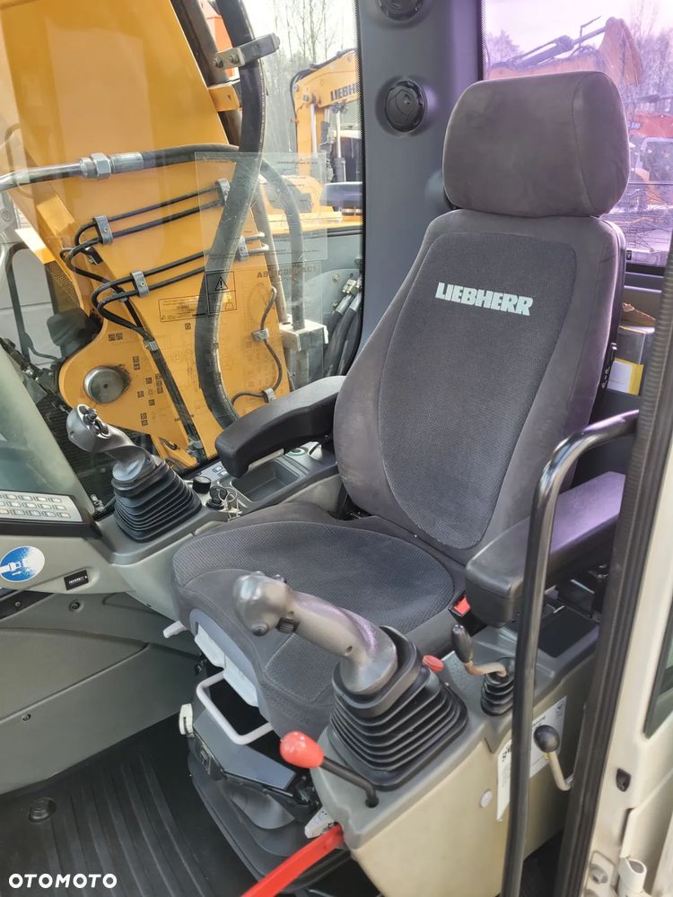 Liebherr A918 compact / ROTOTILT ze szczypcami / 7800h / bez AdBlue i DPF / - 24