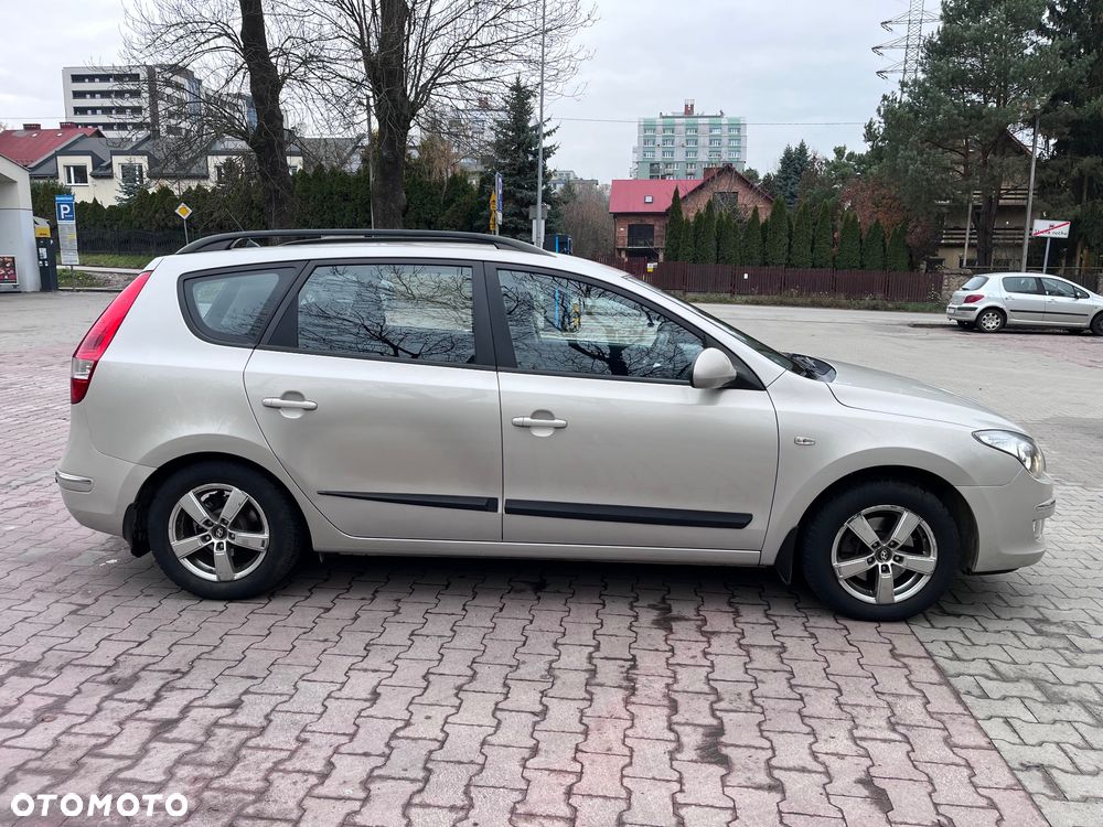 Hyundai i30 1.6 Comfort EU5 - 4