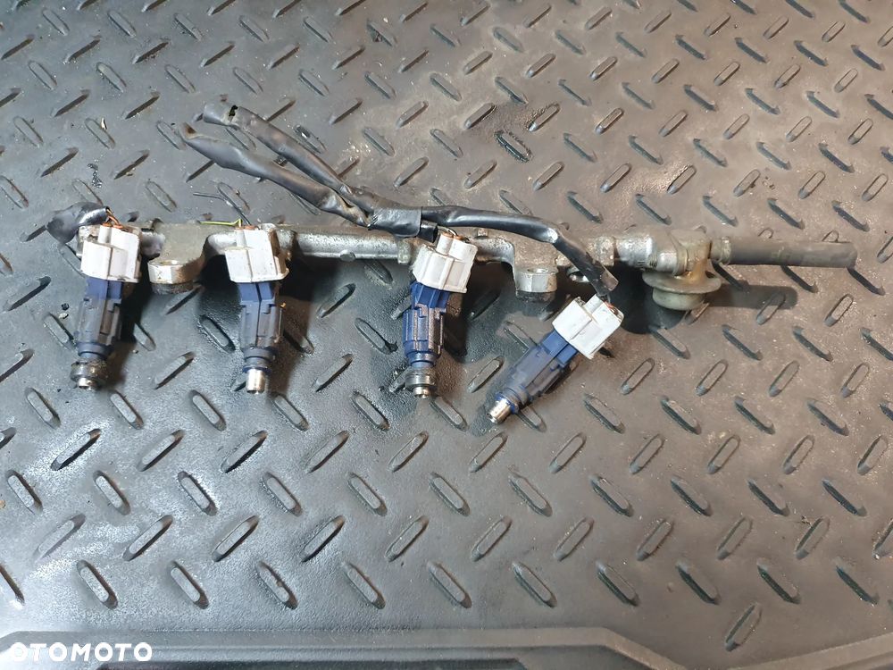 TOYOTA YARIS I 1.0 LISTWA WTRYSKOWA WTRYSKI KOMPLET 4 SZT 23250-0J010 0280156067 POSIADAM 5 SZT - 13
