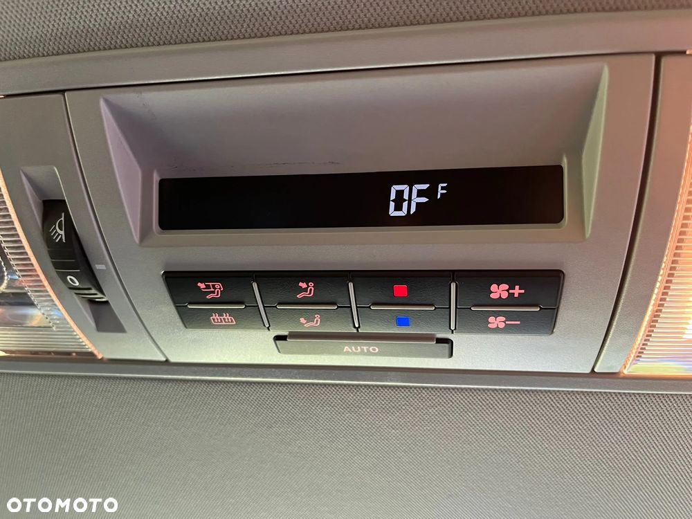 Volkswagen Caravelle 2.0 BiTDI L2 Comfortline DSG - 26