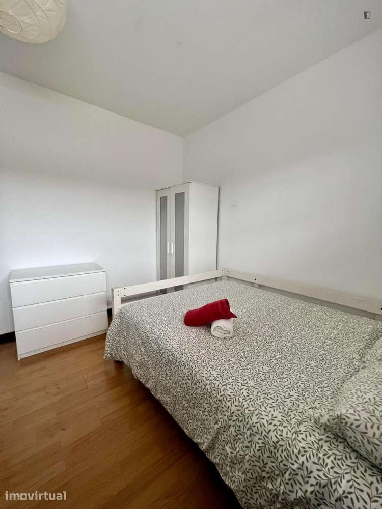 Quarto - localizado em Paranhos Porto - Grande imagem: 5/31