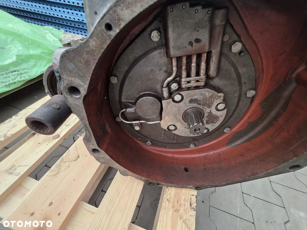 Obudowa skrzyni biegów New Holland TS115 - 4