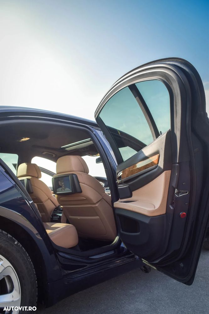 BMW Seria 7 750i Aut. - 37