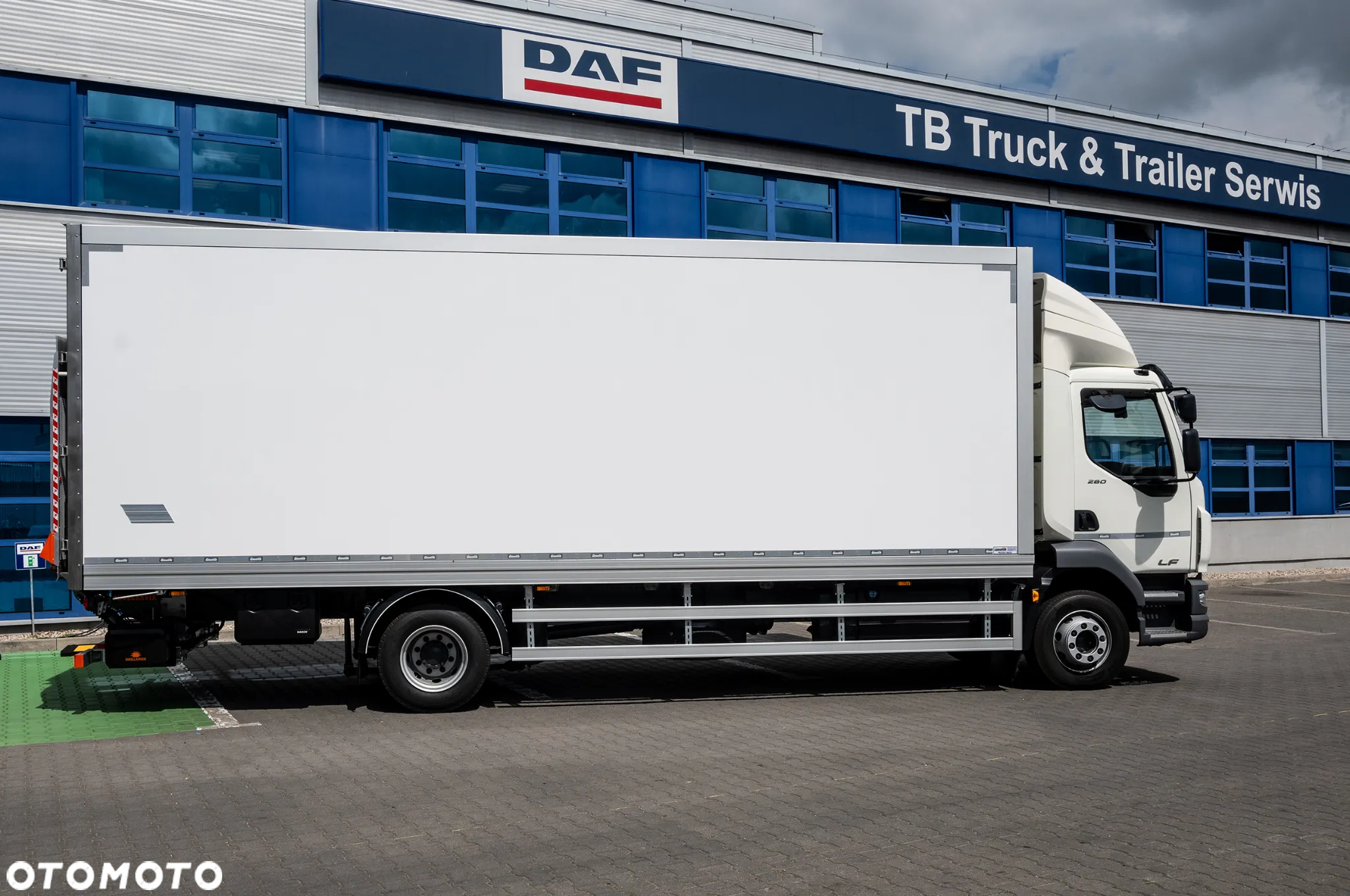 DAF LF 260 FA 4x2 Kontener + Winda marki Dhollandia Pojazd fabrycznie Nowy !!! DMC 14 t - 3