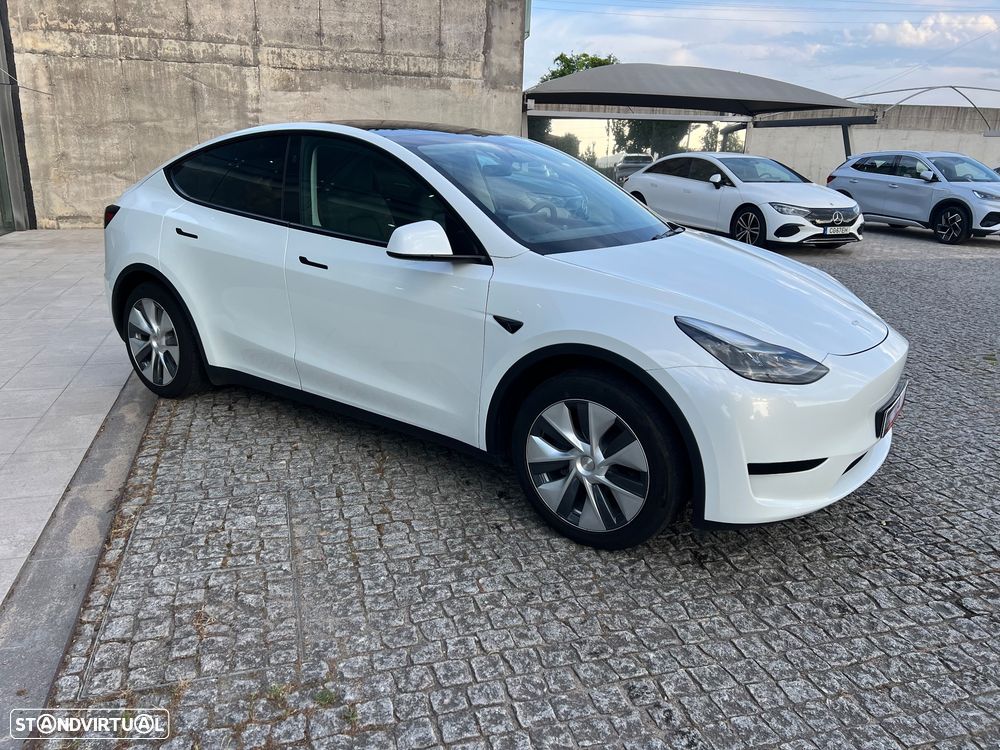 Tesla Model Y Standard RWD - 5