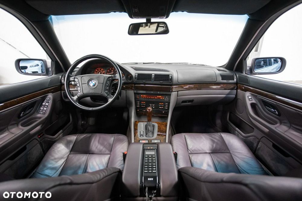 BMW Seria 7 740i V8 - 37
