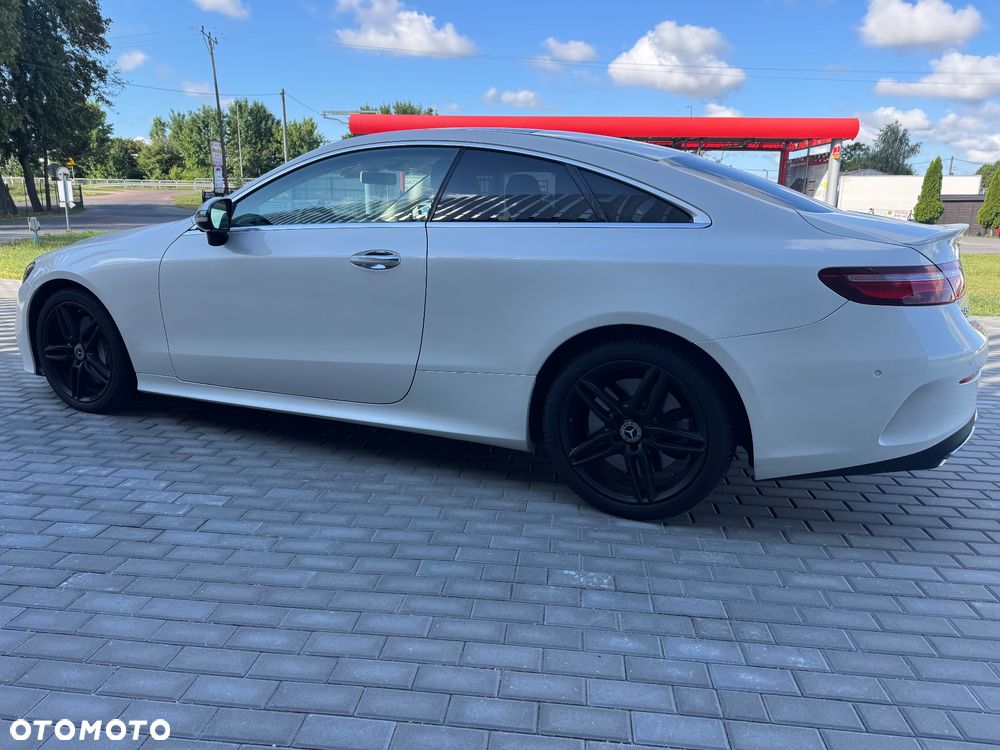 Mercedes-Benz Klasa E 400 4-Matic 9G-TRONIC - 16