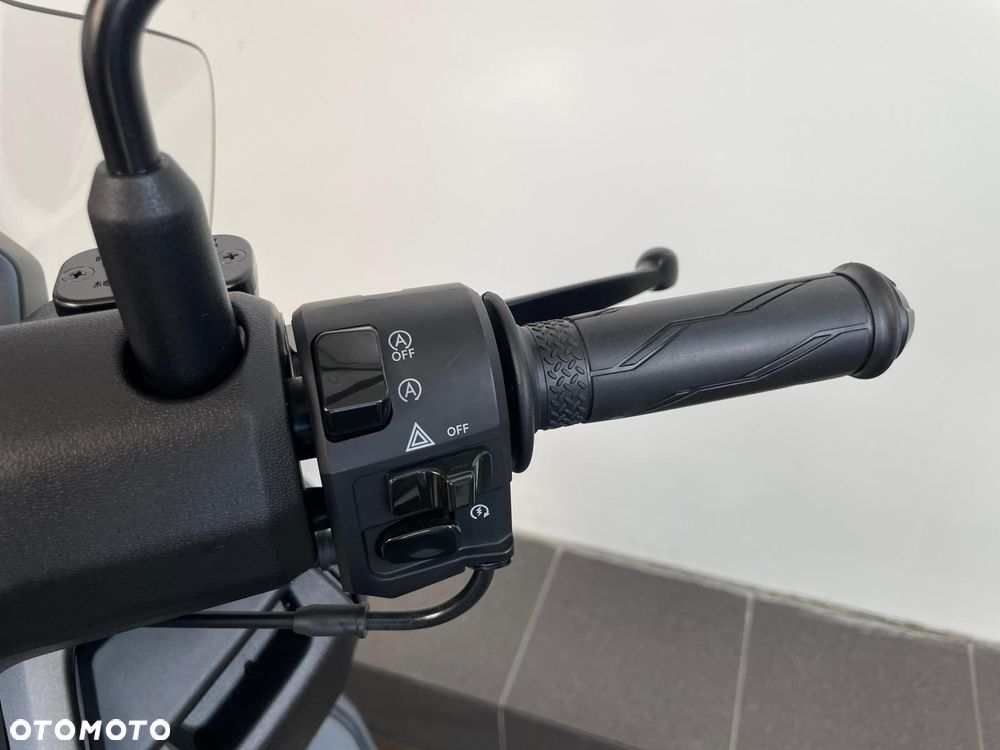 Yamaha NMAX - 12