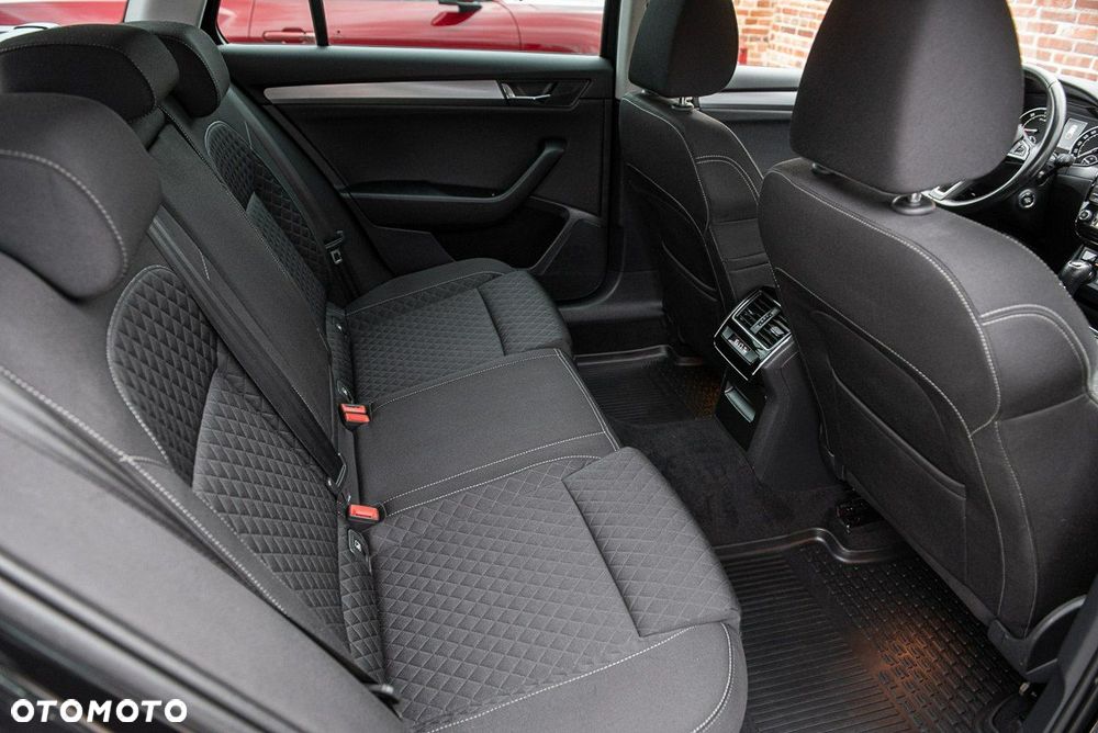 Skoda Superb 2.0 TDI DSG Premium Edition - 8