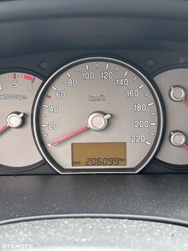 Kia Carens - 10