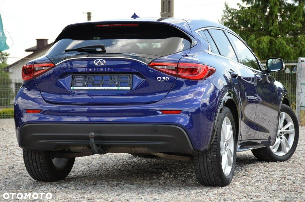 Infiniti Q30 - 2