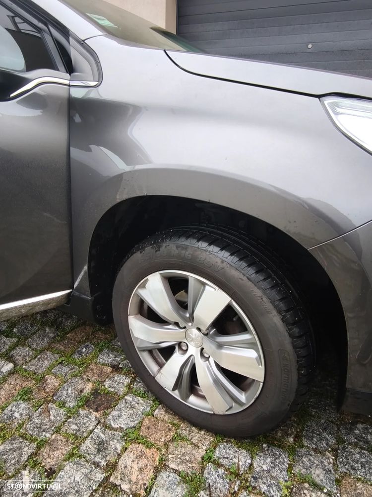 Peugeot 2008 1.2 PureTech Allure - 4