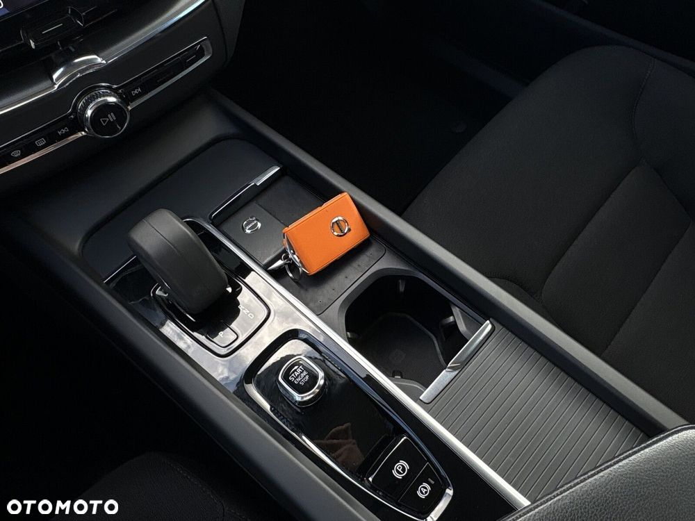 Volvo XC 60 T6 Plug-In Hybrid AWD Inscription - 28