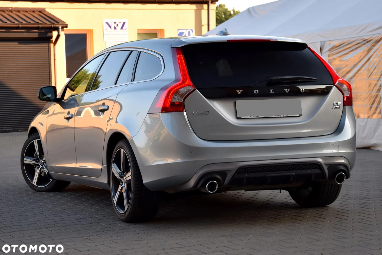 Volvo V60 D5 AWD R-Design Summum - 7