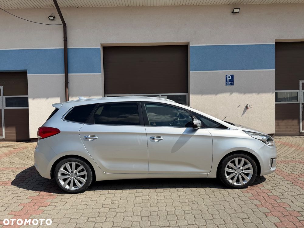 Kia Carens - 4
