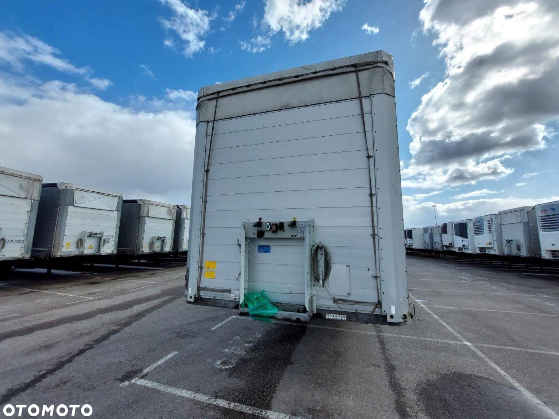 Schmitz Cargobull SCS24/L Lifting Axle - 1